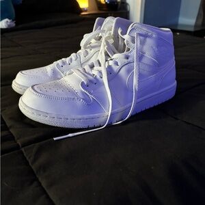 Air Jordan 1 mid triple white